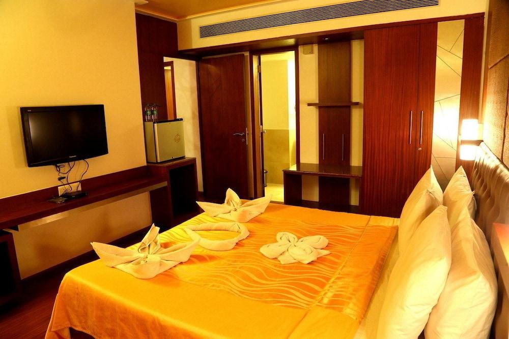 The Verda Saffron Hotel Mangalore Exterior photo
