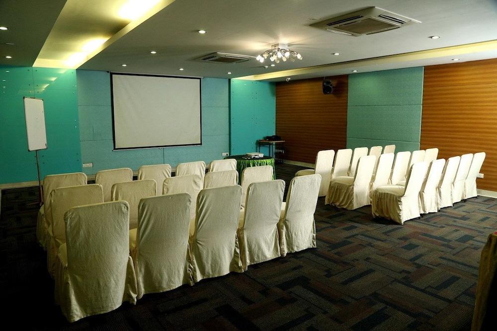 The Verda Saffron Hotel Mangalore Exterior photo