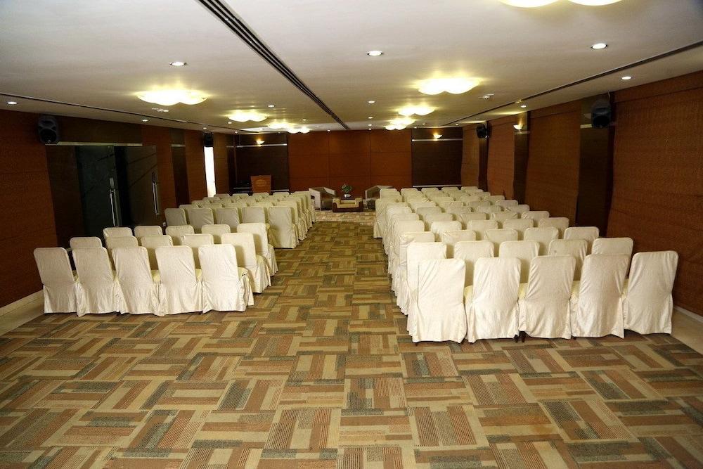 The Verda Saffron Hotel Mangalore Exterior photo